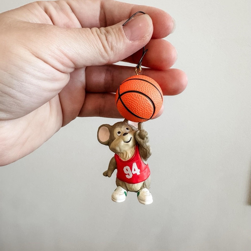 Vintage Hallmark Big Shot‎ Mouse Spinning Basketball Keepsake Christmas Ornament